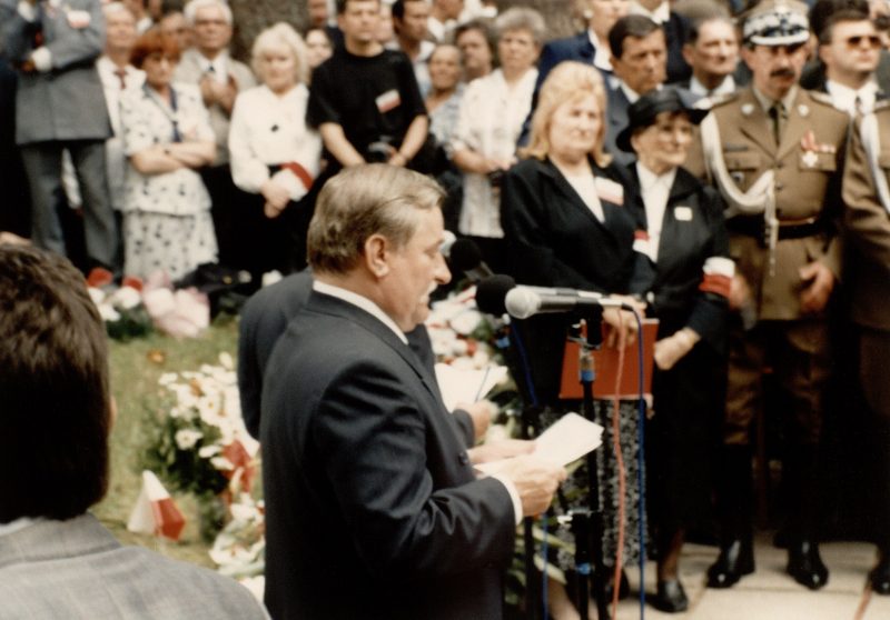 Prezydent Lech Wałęsa przemawia podczas uroczystości